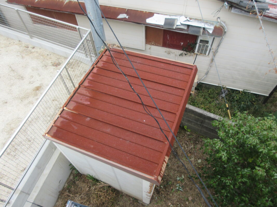 【施工例】庇・物置屋根の錆止めと仕上げ　西区K様邸